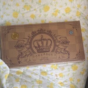 New Amerous Chess Set with Crown Design